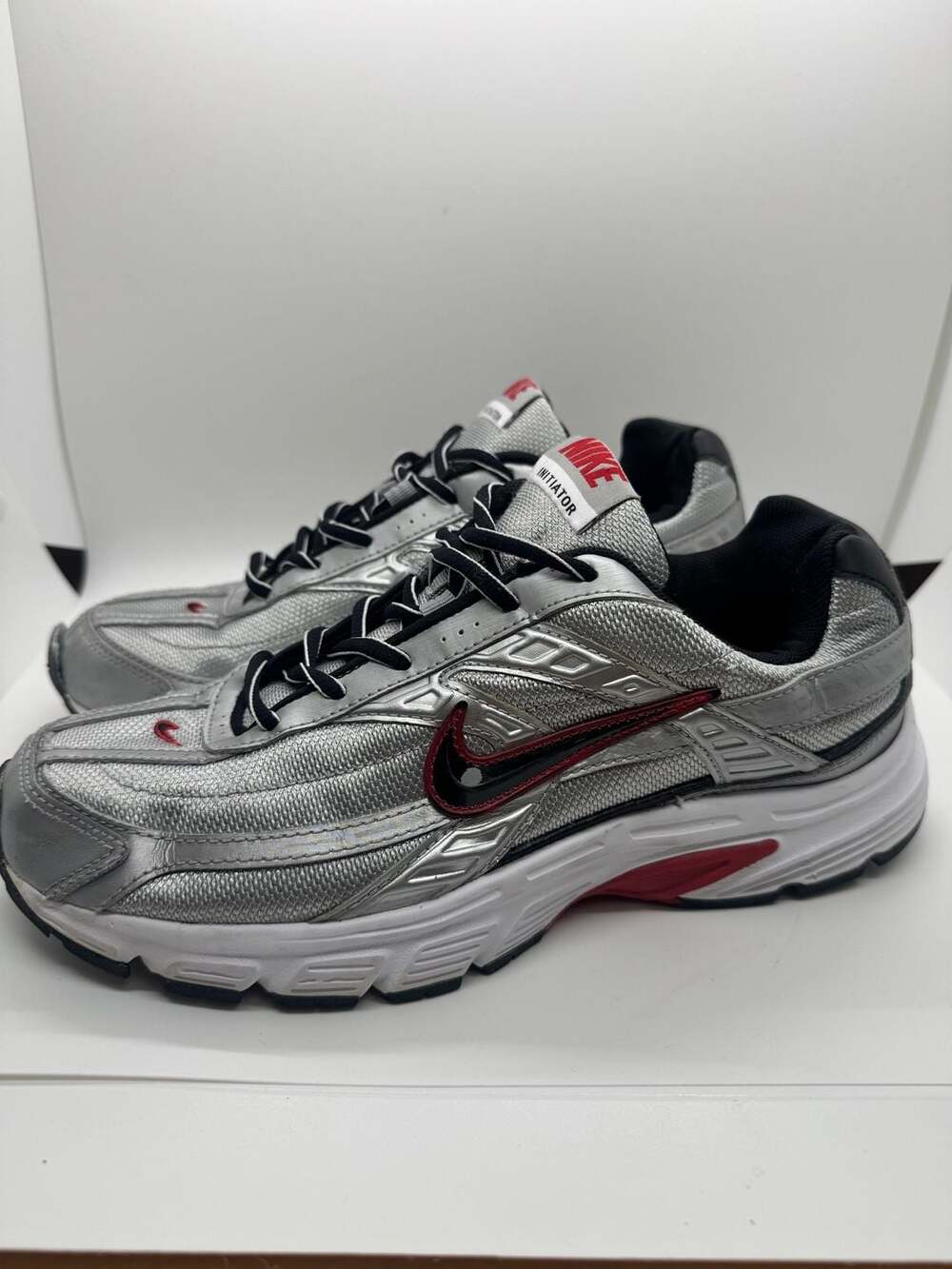 Nike Initiator Running Shoes Metallic Silver/Black/Red Model 394055-001